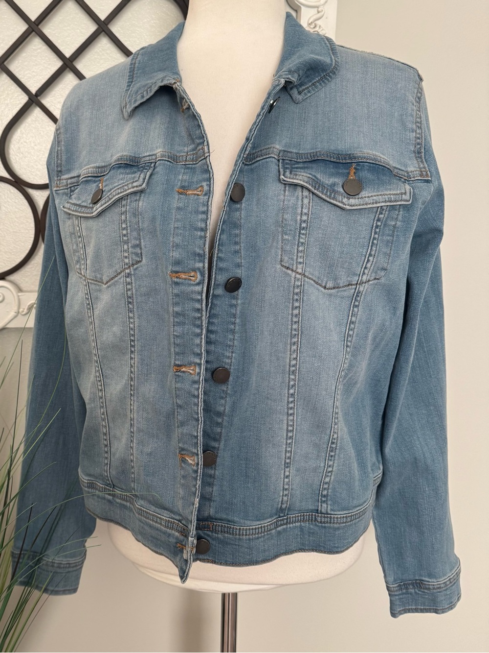 CASLON Size Large Denim Stretch Jean Jacket